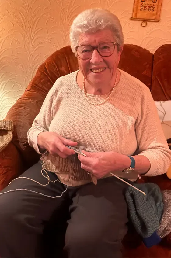Liz Knitting